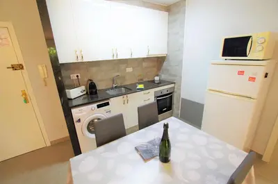 Una cocina o zona de cocina en V&V LLORET- Apartamento Blanc