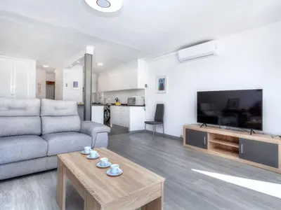Una televisión o centro de entretenimiento en Apartment Cap Roig by Interhome