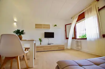 Una televisión o centro de entretenimiento en V&V LLORET- Apartamento Europa