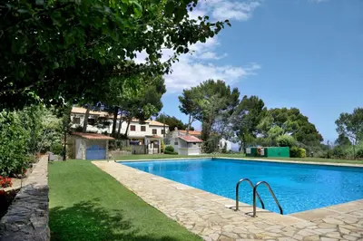 Piscina en o cerca de Casa blanca de Begur con vistas al mar y piscina