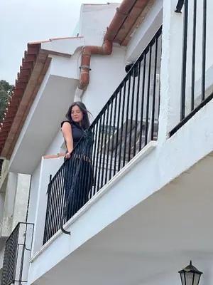 Un balcón o terraza de Casa blanca de Begur con vistas al mar y piscina