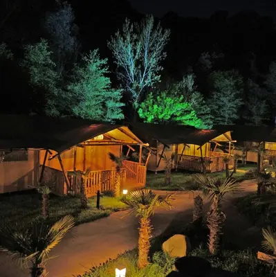 Jardín al aire libre en Glamping Can Bora Lodges