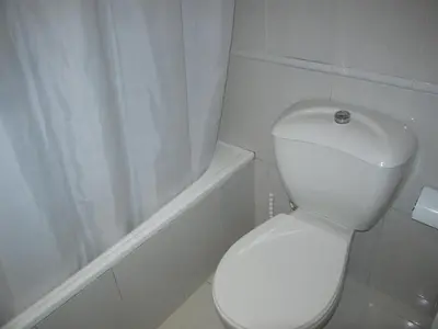 Un baño de Sol Pins ll - Escude