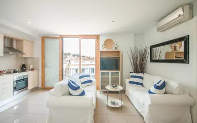 Una cocina o zona de cocina en Lets Holidays LOVELY POOL APARTMENT with PARKING 3