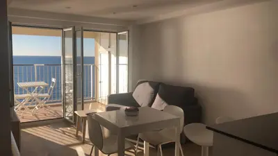 Un balcón o terraza de Apartamento en primera linia vistas al mar