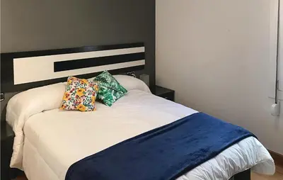 Cama o camas de una habitación en 2 Bedroom Cozy Apartment In Blanes