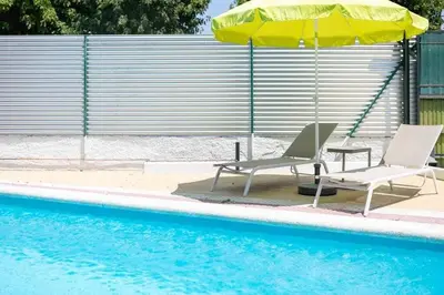 Piscina en o cerca de Newly renovated room w Pool & BikeParking