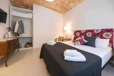 Cama o camas de una habitación en Newly renovated room w Pool & BikeParking