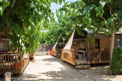 Jardín al aire libre en Glamping Blanes