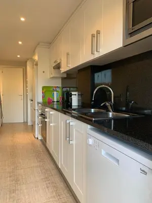 Una cocina o zona de cocina en Apartamento en S'agaró con piscina, ideal para familias