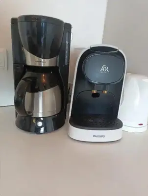 Utensilios para hacer té y café en 