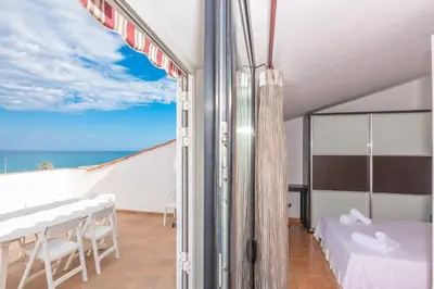 Cama o camas de una habitación en HomeHolidaysRentals Escapade