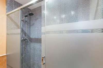 Un baño de HomeHolidaysRentals Escapade