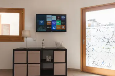 Una televisión o centro de entretenimiento en Lets Holidays Mediterranean apartment 3 minutes to the beach 3