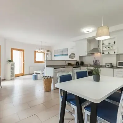 Lets Holidays Mediterranean apartment 3 minutes to the beach 3