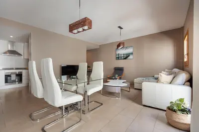 Una televisión o centro de entretenimiento en Lets Holidays Mediterranean apartment 3 minutes to the beach 2