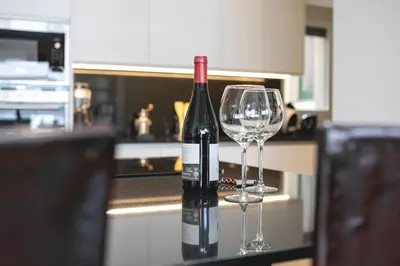 Bebidas en Bravissimo La Rambla Penthouse, with large terrace