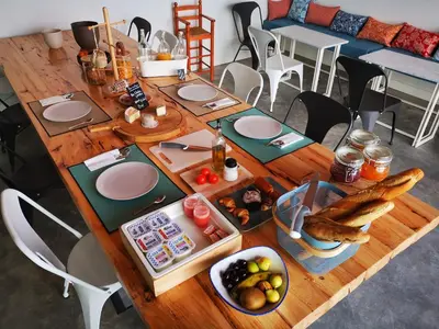 Comida en o cerca de este hotel