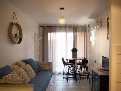 Zona de estar de Catalunya Apartament per 4 persones en edifici del passeig marítim amb vistes sobre la Vall d'Aro