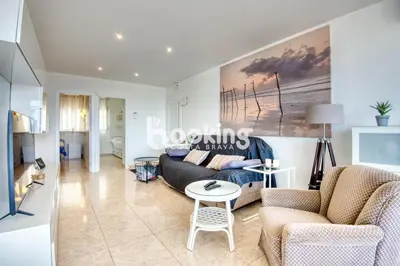 Zona de estar de Kaminias Apartament amb vistes al mar reformat per 4 persones