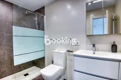 Un baño de Kaminias Apartament amb vistes al mar reformat per 4 persones