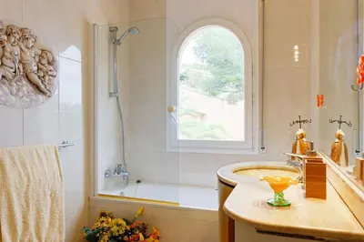 Un baño de Patio de los Gatos