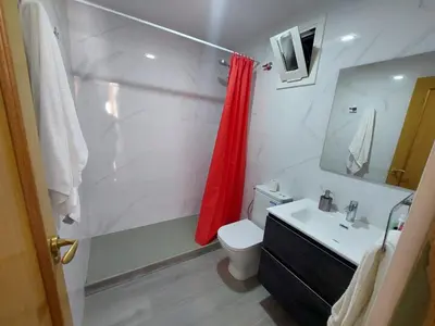 Un baño de BRAVAHOLIDAYS-230-St Jordi