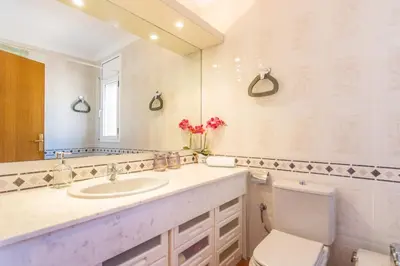 Un baño de HomeHolidaysRentals Aube
