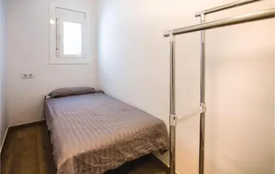 Cama o camas de una habitación en Cozy Apartment In Blanes With Wifi