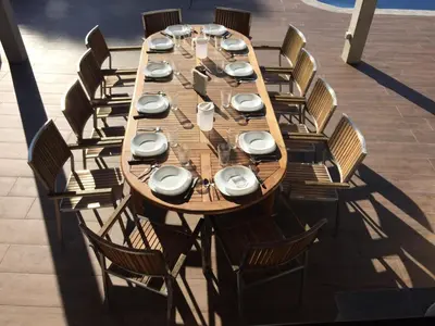 Un restaurante o sitio para comer en Vivalidays Villa Kiros