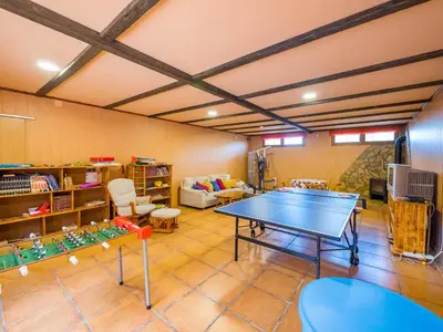 Instalaciones para jugar al ping pong en Vivalidays Villa Kiros o alrededores