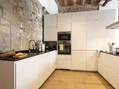 Una cocina o zona de cocina en Bravissimo Bali, beautiful 2 bedroom apartment
