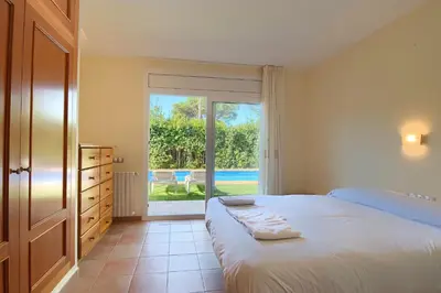 Cama o camas de una habitación en 5 bedroom house in Begur with private pool and garden Ref.H53