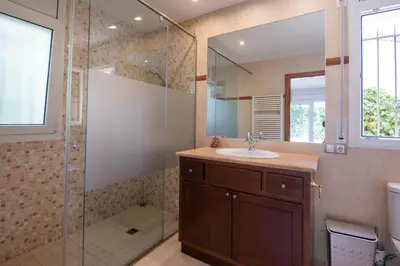 Un baño de 5 bedroom house in Begur with private pool and garden Ref.H53