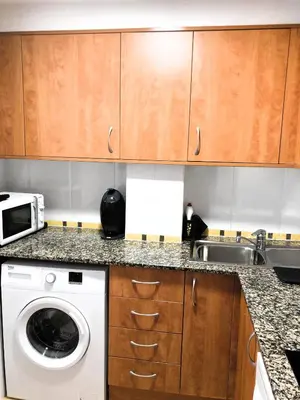 Una cocina o zona de cocina en CENTRICO y ACOGEDOR APARTAMENTO