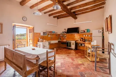 Una cocina o zona de cocina en Mas Català