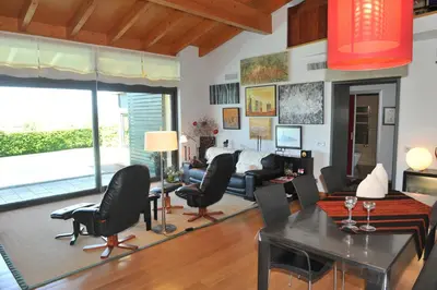 Una televisión o centro de entretenimiento en Casa LLEVADORA - Villa amb piscina privada a PALS