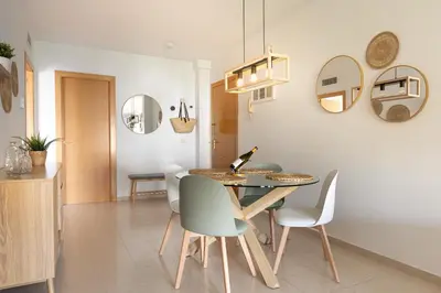 Plano de Lets Holidays QUIET APARTMENT 5 minutes TO THE BEACH 2
