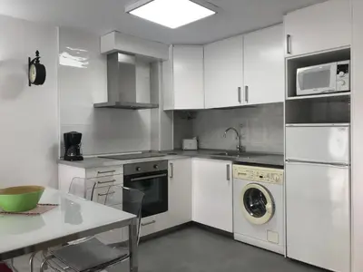 Una cocina o zona de cocina en Excepcional 1ª línea de mar Platja d'Aro Elypalace 10-2