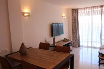 Una televisión o centro de entretenimiento en Ely Palace 8-2/1