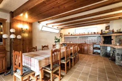 Un restaurante o sitio para comer en Villa Paquita