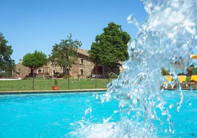 Piscina en o cerca de Masia Can Solà Gros