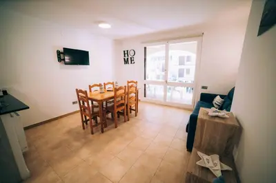 Una televisión o centro de entretenimiento en Apartamento reformado en Calella de Palafrugell a 1 minuto de la playa