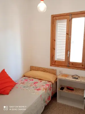 Cama o camas de una habitación en Apartament amb dues grans terrasses de 50 m2 i 16 m2 a 300 m de la platja