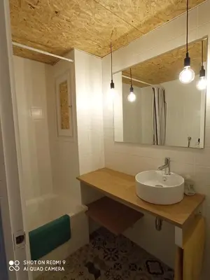 Un baño de Apartament amb dues grans terrasses de 50 m2 i 16 m2 a 300 m de la platja
