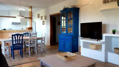 Una televisión o centro de entretenimiento en 2ibi - Lloret de mar