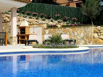 Piscina en o cerca de Poolside Villa near the Coast