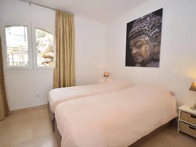 Cama o camas de una habitación en Poolside Villa near the Coast