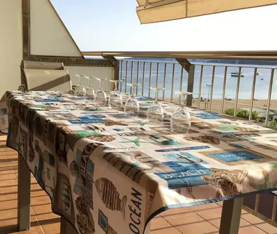 Un balcón o terraza de Cozy Apartment in Palamós 65m² + Sea View