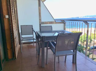 Un balcón o terraza de Cozy Apartment in Palamós 65m² + Sea View